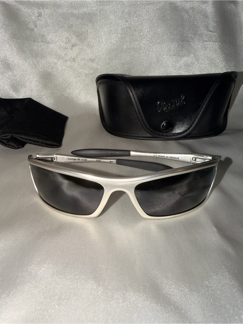 Vintage The North Face Lounge NF 0128 Silver Wraparound Sunglasses - Like New